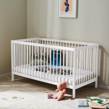 Kids Collective Letto per Bambini in legno di faggio 60x120 cm e 70x140 cm | Rete regolabile in altezza, sbarre removibili | Dalla nascita fino a 3 anni | Prodotto in UE | bianco