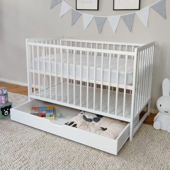Kids Collective Lettino per neonati 60x120 con sponde Lettino che cresce con il bambino rete a doghe regolabile in altezza con sponde rimovibili & cassetto bianco Legno massello di pino