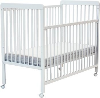 Webaby - Lettino bambini con sponde regolabile LIVO legno - Bianco - 60 x 120 | Base del cassone regolabile a 3 altezza | 4 ruote multidirezionali con freno